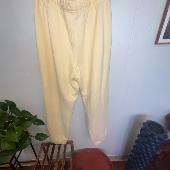 lululemon buttercream scuba joggers NWT - Picture 3 of 4